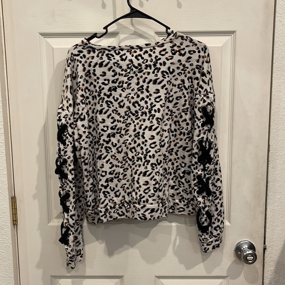 AMP + Leopard Printed Sweater - Picture 6 of 7